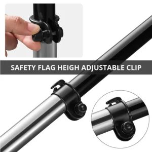 Height-adjustable safety clip on a beach flag pole